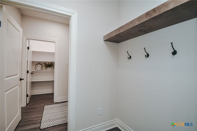 321 Whitetail Lane, Victoria, TX 77905