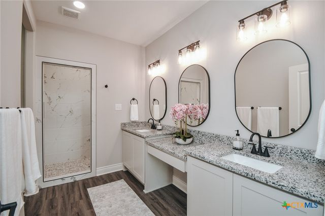 321 Whitetail Lane, Victoria, TX 77905