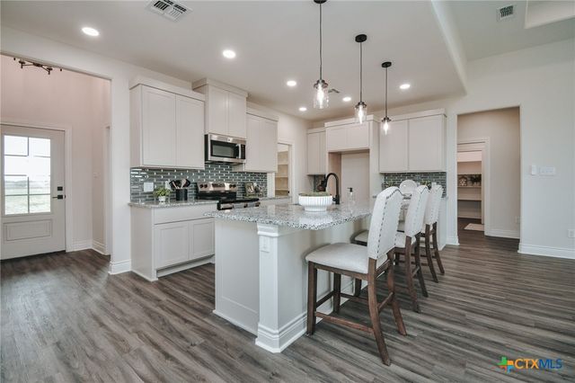 321 Whitetail Lane, Victoria, TX 77905