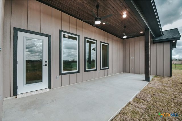 321 Whitetail Lane, Victoria, TX 77905