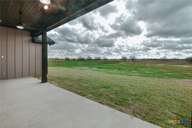 321 Whitetail Lane, Victoria, TX 77905