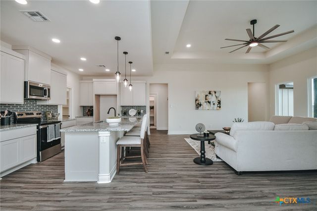 321 Whitetail Lane, Victoria, TX 77905