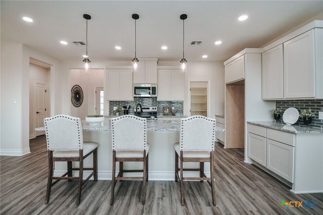 321 Whitetail Lane, Victoria, TX 77905