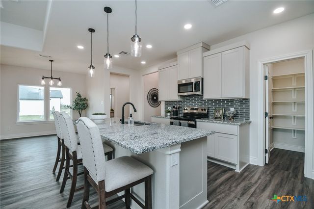 321 Whitetail Lane, Victoria, TX 77905