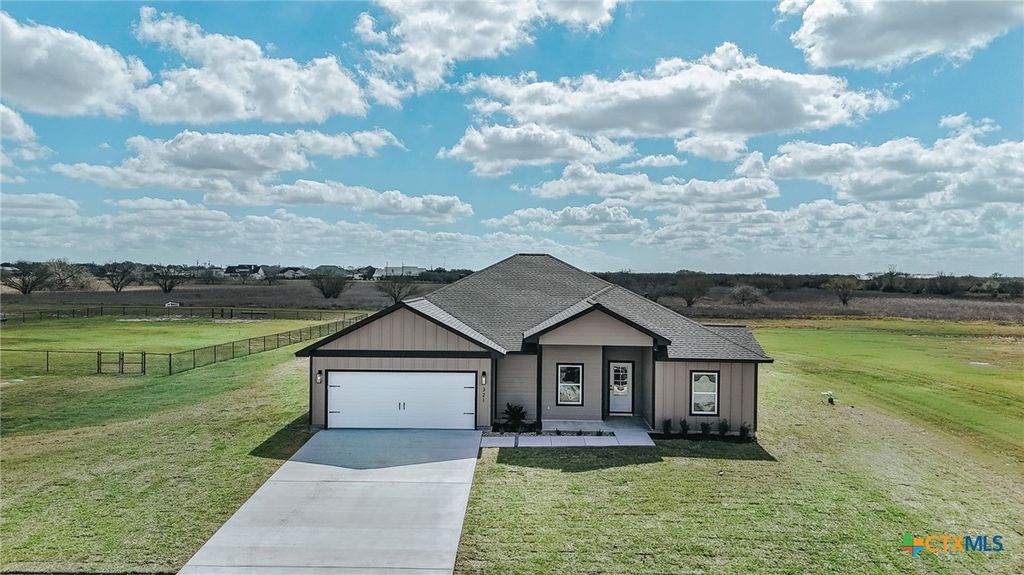 321 Whitetail Lane, Victoria, TX 77905