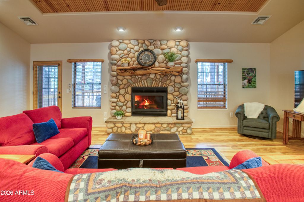 Image 3 of property listing at 2339 Northwind Drive 6, Pinetop, AZ 85935