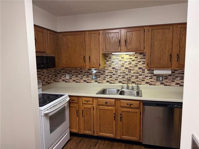 4016 10th Avenue, Leavenworth, KS 66048