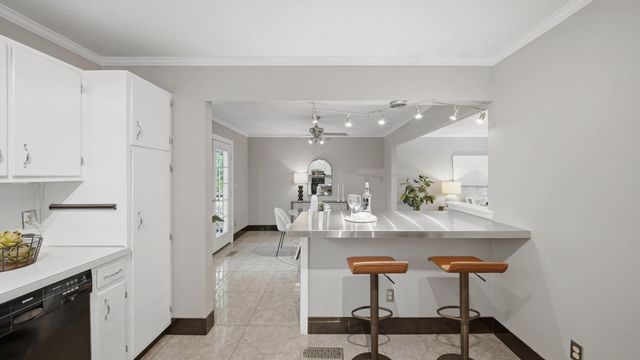 4557 N Ravenwood Drive N, Chattanooga, TN 37415