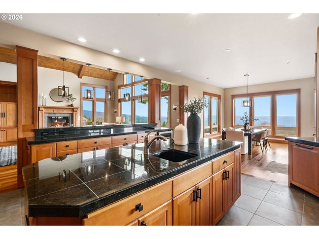 714 SOMMERSET Rd, Woodland, WA 98674