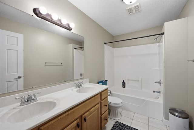 206 Longworth Avenue, Alburnett, IA 52202
