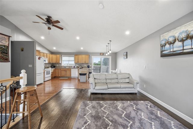 206 Longworth Avenue, Alburnett, IA 52202