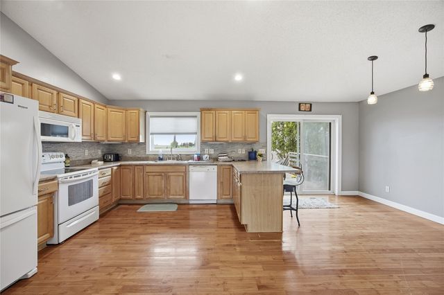 206 Longworth Avenue, Alburnett, IA 52202