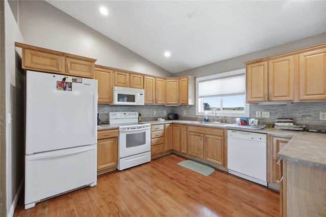 206 Longworth Avenue, Alburnett, IA 52202