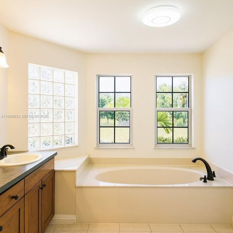 713 Palmetto Ave, Lehigh Acres, FL 33972