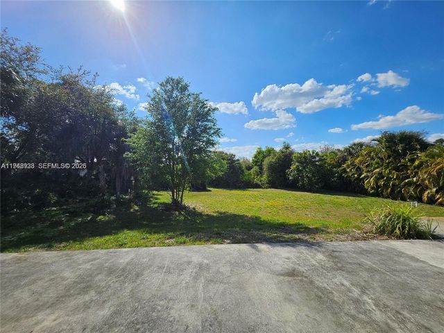 713 Palmetto Ave, Lehigh Acres, FL 33972