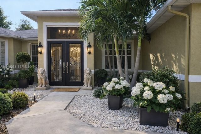 713 Palmetto Ave, Lehigh Acres, FL 33972