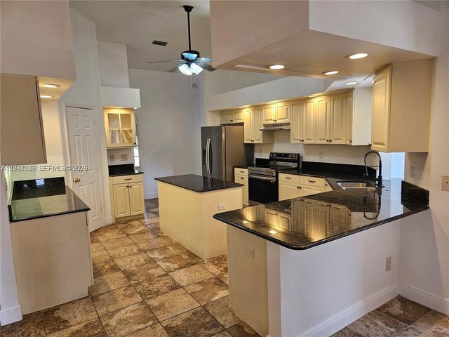 713 Palmetto Ave, Lehigh Acres, FL 33972