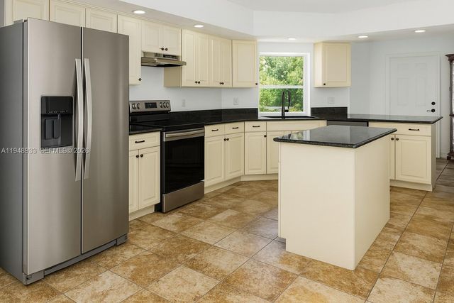 713 Palmetto Ave, Lehigh Acres, FL 33972