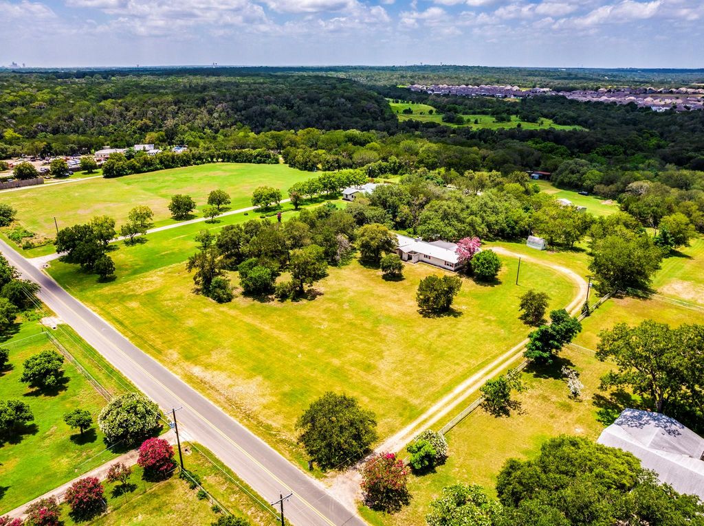 12900 Lowden LN, Manchaca, TX 78652