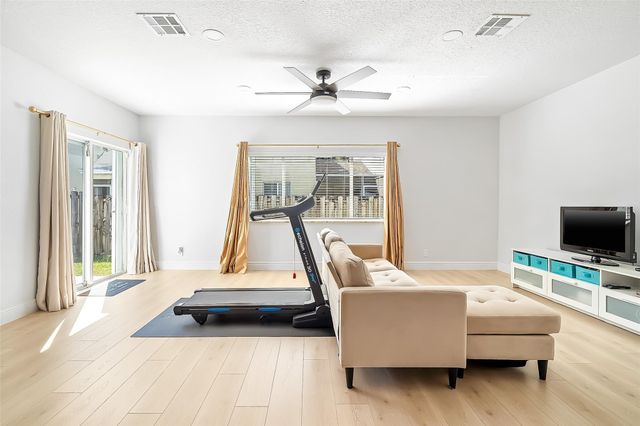 9500 Stanley Lane, Tamarac, FL 33321