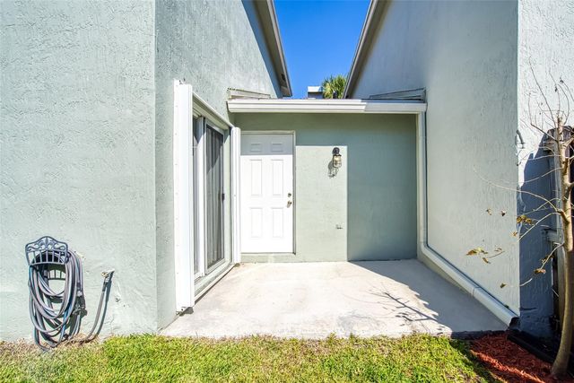 9500 Stanley Lane, Tamarac, FL 33321