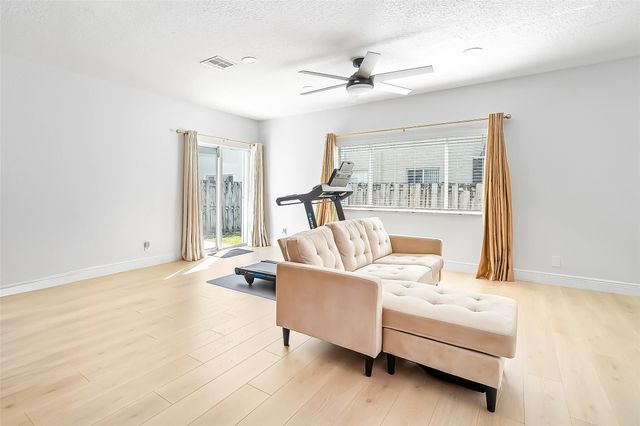 9500 Stanley Lane, Tamarac, FL 33321