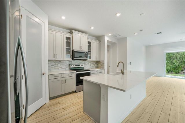 6818 Pointe Of Woods Drive, West Palm Beach, FL 33413