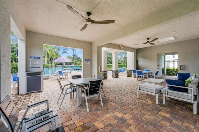 6818 Pointe Of Woods Drive, West Palm Beach, FL 33413