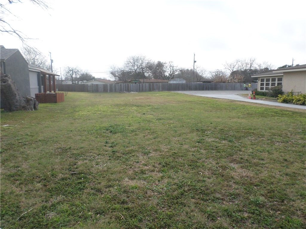 713 Everhart, Corpus Christi, TX 78411 — photo 2