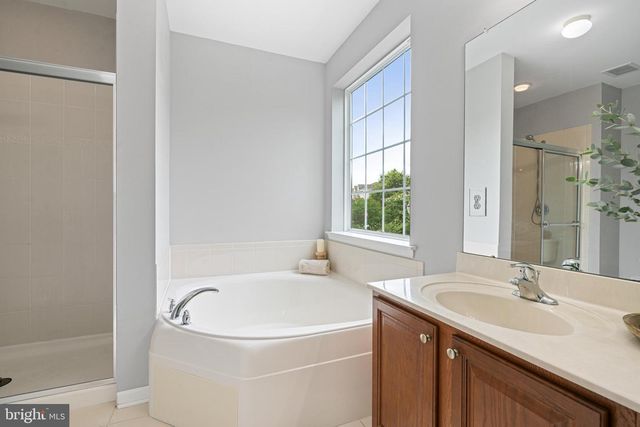 226 BREEDERS CUP DR, Cherry Hill, NJ 08002