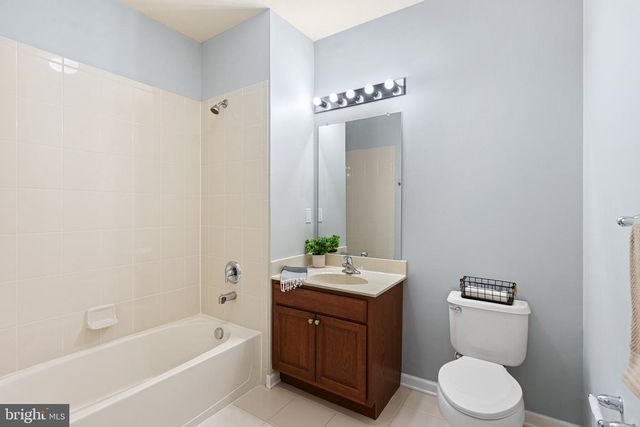 226 BREEDERS CUP DR, Cherry Hill, NJ 08002