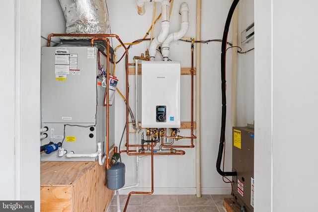 226 BREEDERS CUP DR, Cherry Hill, NJ 08002