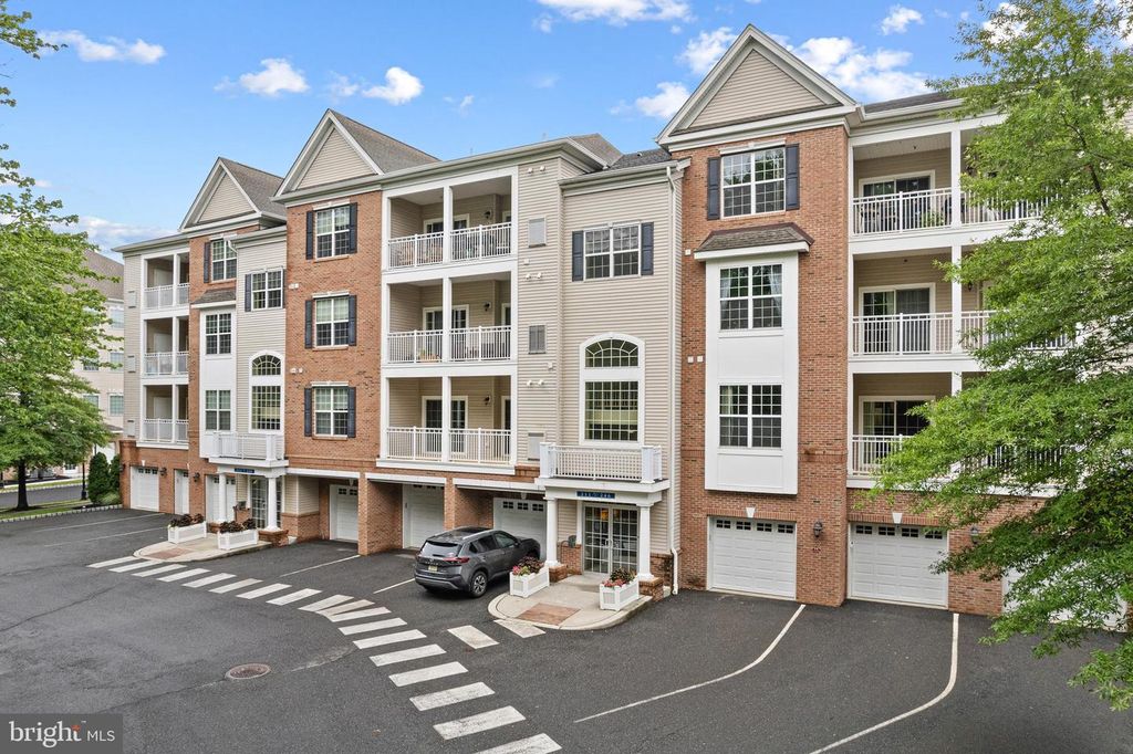 226 BREEDERS CUP DR, Cherry Hill, NJ 08002