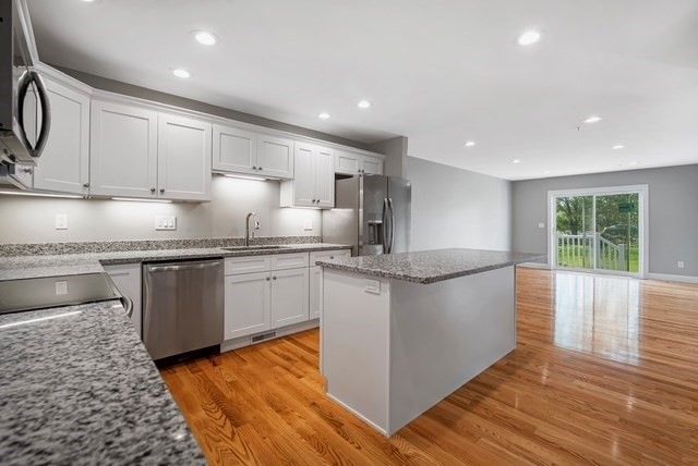 4 Sabrina Way G, Agawam, MA 01001