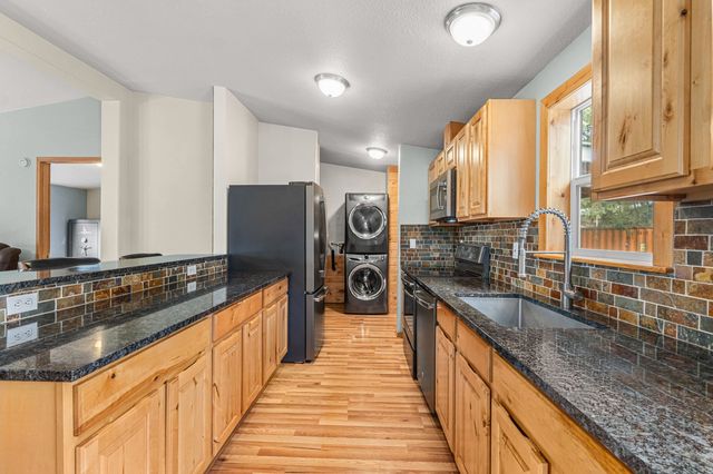 5228 W Cross Cut Rd, Deer Park, WA 99006