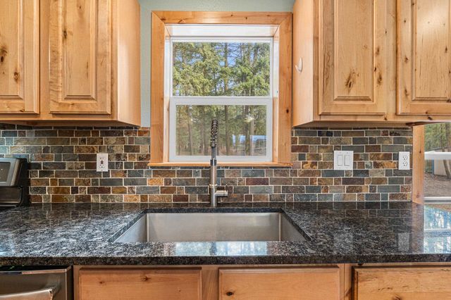 5228 W Cross Cut Rd, Deer Park, WA 99006