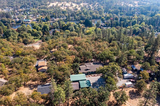 332 Rene Drive, Shady Cove, OR 97539