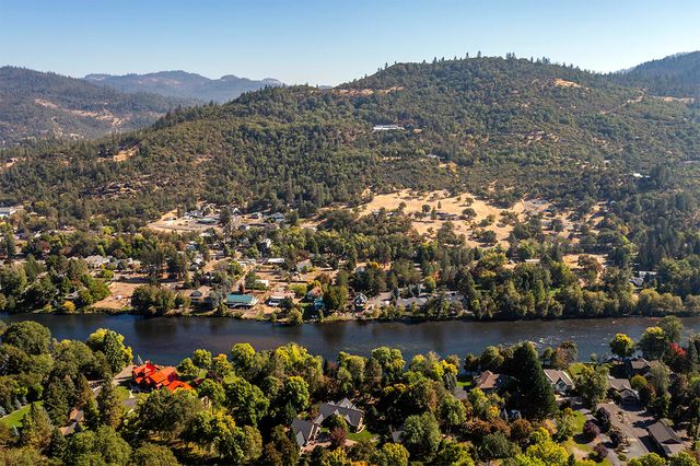 332 Rene Drive, Shady Cove, OR 97539
