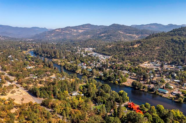 332 Rene Drive, Shady Cove, OR 97539