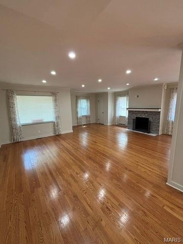7543 Delmar Boulevard, University City, MO 63130