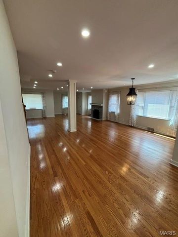 7543 Delmar Boulevard, University City, MO 63130