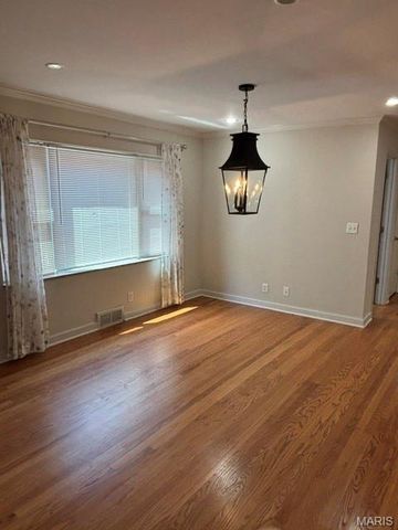 7543 Delmar Boulevard, University City, MO 63130
