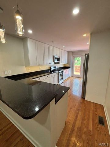 7543 Delmar Boulevard, University City, MO 63130