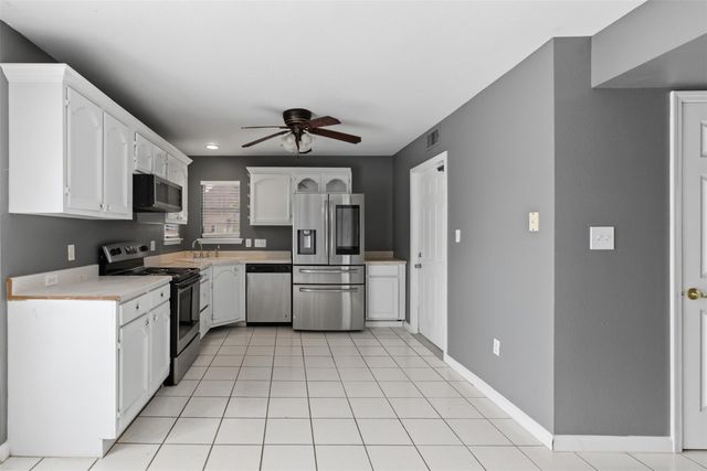 115 Clarks Grove LN, Hutto, TX 78634