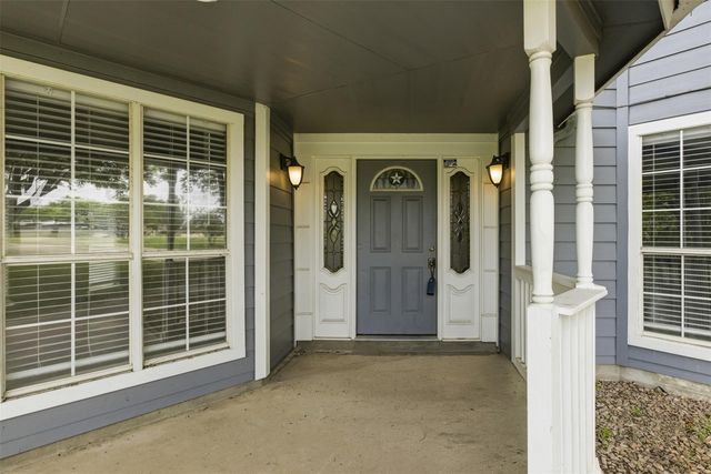 115 Clarks Grove LN, Hutto, TX 78634