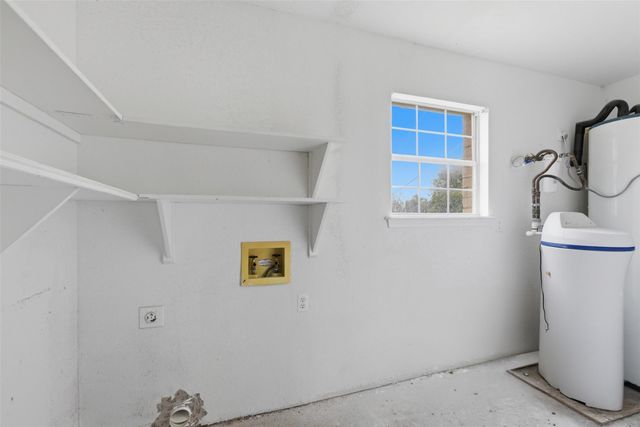 115 Clarks Grove LN, Hutto, TX 78634