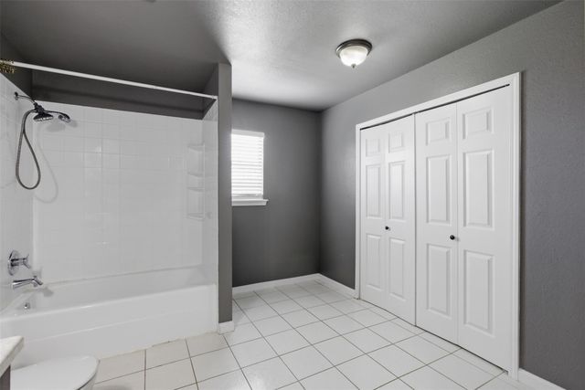 115 Clarks Grove LN, Hutto, TX 78634