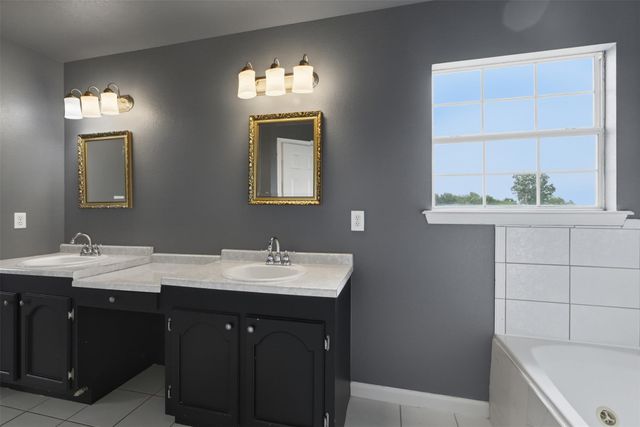115 Clarks Grove LN, Hutto, TX 78634