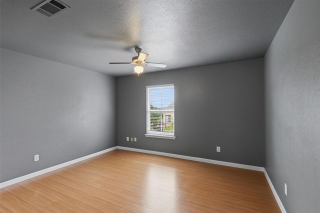 115 Clarks Grove LN, Hutto, TX 78634