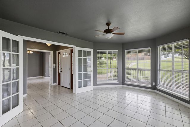 115 Clarks Grove LN, Hutto, TX 78634